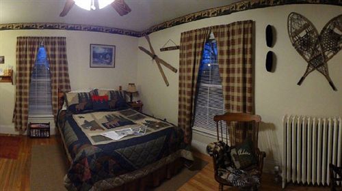 The Young House Bed And Breakfast Millinocket ภายนอก รูปภาพ